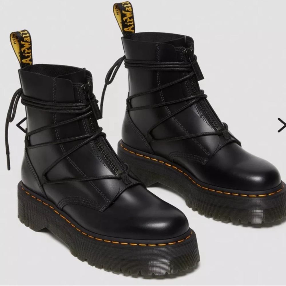 Dr Martens Jarrick Ii
SOLD OUT on the website
LIMITED EDITION